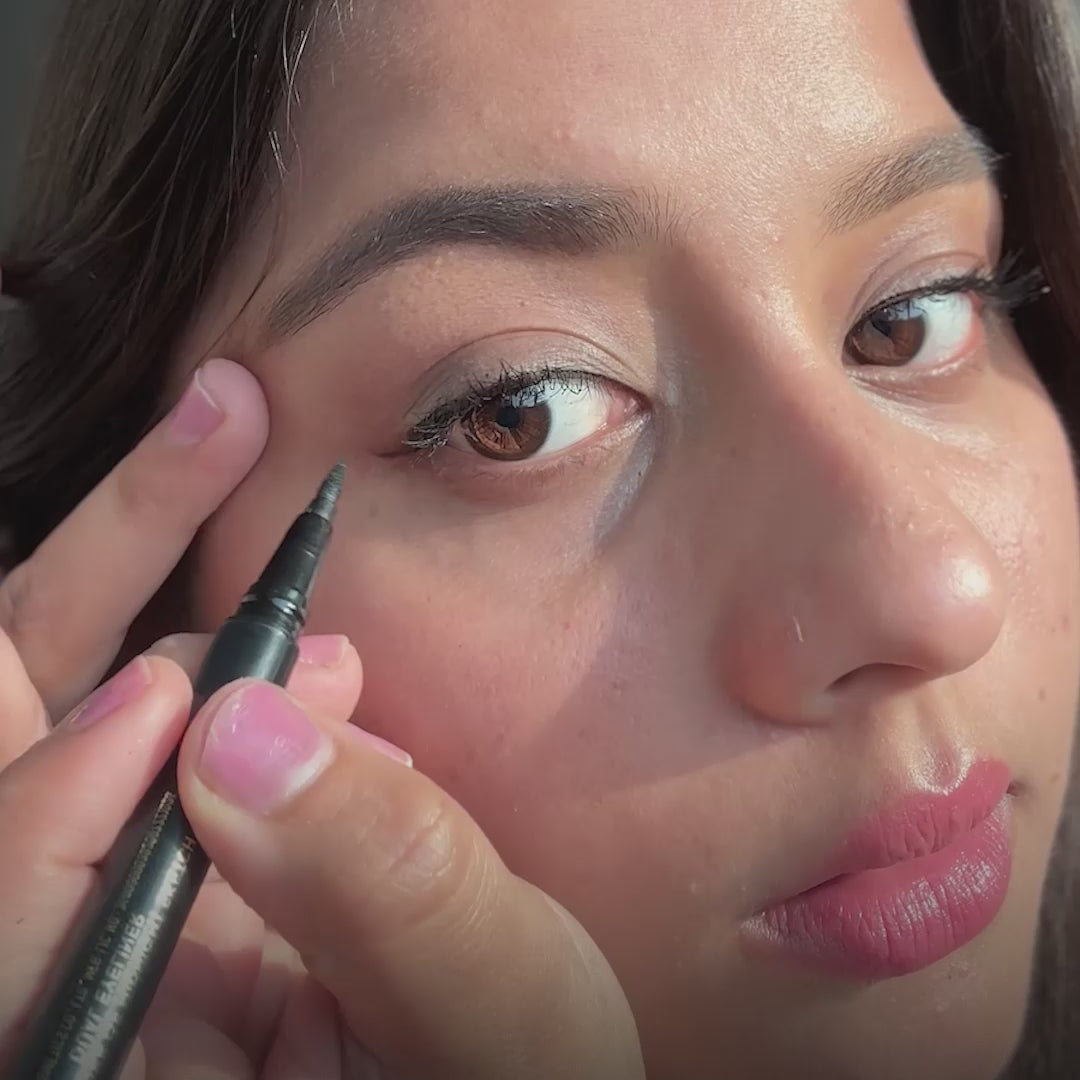 Waterproof eyeliner pencil with smooth gel finish